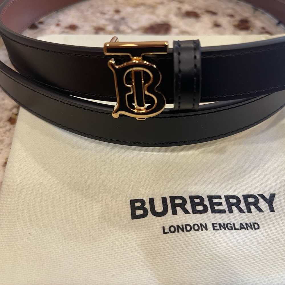 New Burberry luxury women’s reversible belt
